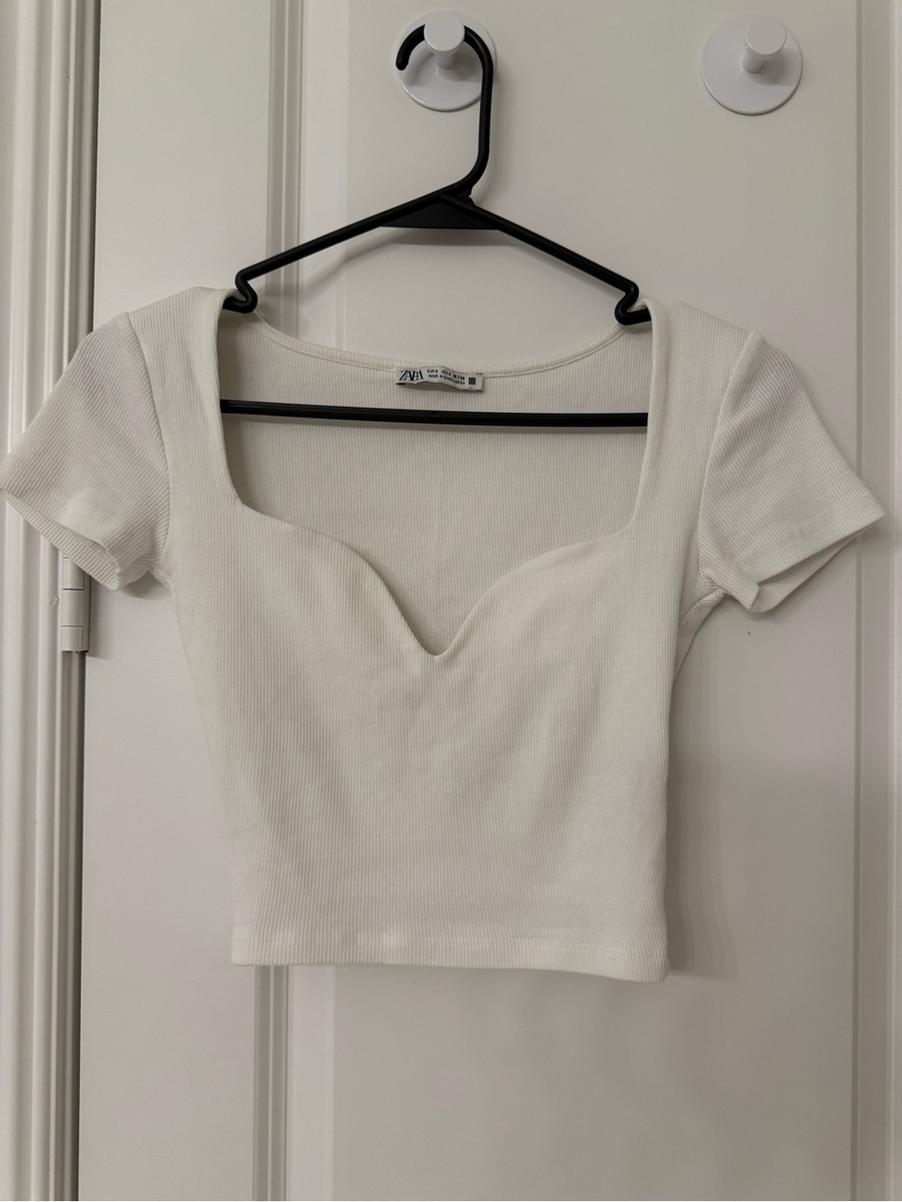 Zara White Ribbed Sweetheart Crop Tee